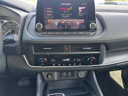 Used 2025 Nissan Rogue SV FWD image 17