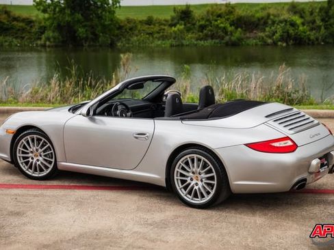 Used 2009 Porsche 911 Carrera RWD image 4