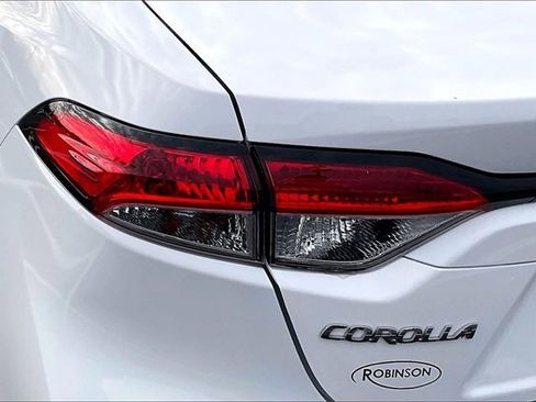 Used 2025 Toyota Corolla LE image 29