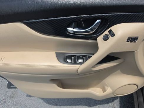 Used 2017 Nissan Rogue SL w/ SL Premium Package FWD image 18