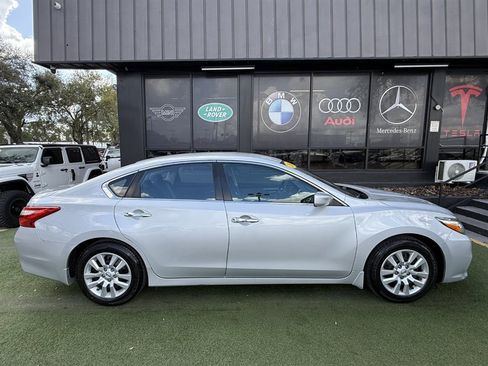 Used 2016 Nissan Altima 2.5 S w/ Power Driver Seat Package image 8