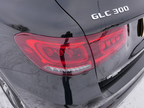 Used 2022 Mercedes-Benz GLC 300 4MATIC w/ Multimedia Package Lite image 17