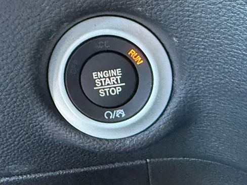 New 2026 Chrysler Pacifica Select FWD image 16