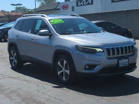 Used 2019 Jeep Cherokee Limited FWD image 3