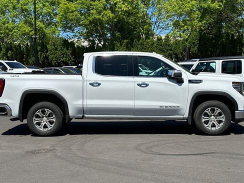 Used 2025 GMC Sierra 1500 SLT AWD/4WD image 3