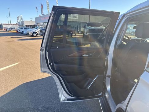 Used 2019 Cadillac Escalade 4WD image 29