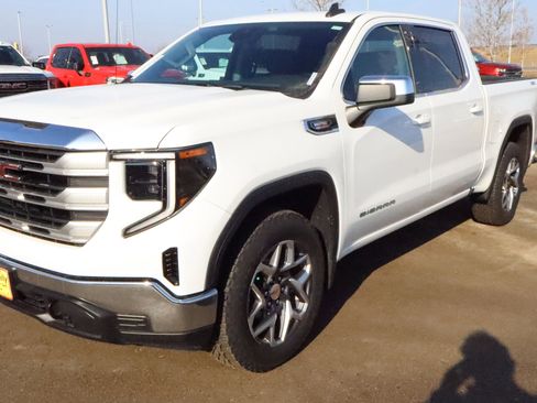 Certified 2023 GMC Sierra 1500 SLE image 3