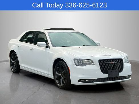 Used 2022 Chrysler 300 S RWD image 7