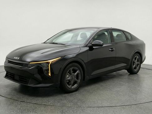 Used 2025 Kia K4 LXS image 3