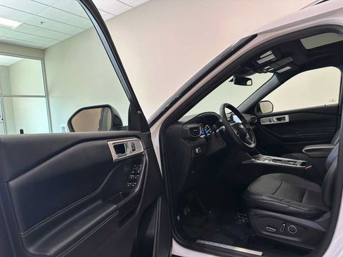 Used 2020 Ford Explorer Limited w/ Class III Trailer Tow Package AWD/4WD image 23