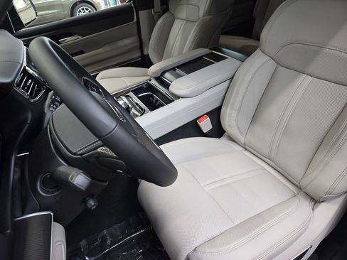New 2026 Jeep Grand Wagoneer Summit AWD/4WD image 15