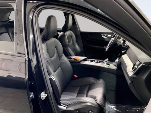 Certified 2025 Volvo XC60 B5 Ultra w/ Protection Package Premier AWD/4WD image 10