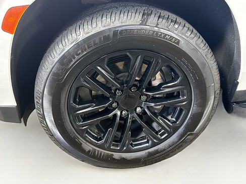 Used 2023 GMC Yukon SLT RWD image 41