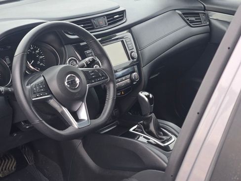Used 2019 Nissan Rogue SV image 23