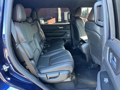 Used 2025 Nissan Armada SL image 13