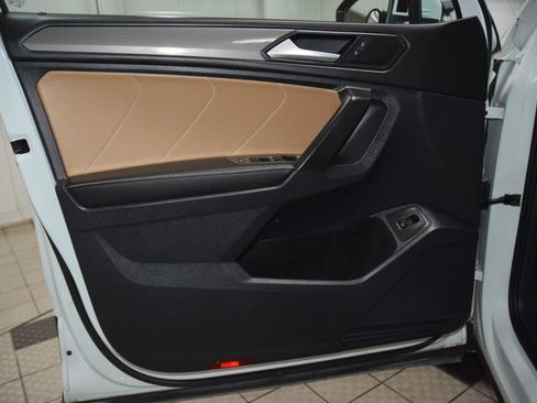 Used 2022 Volkswagen Tiguan SE AWD/4WD image 42
