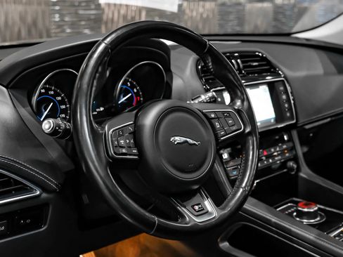 Used 2017 Jaguar F-PACE R-Sport AWD/4WD image 18