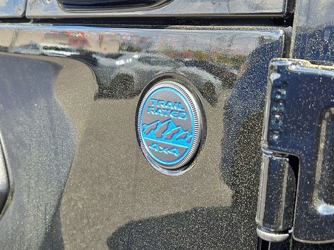 Used 2023 Jeep Wrangler Unlimited w/ Cold Weather Group image 10