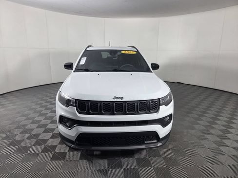 Used 2025 Jeep Compass Latitude w/ Altitude Special Edition AWD/4WD image 3