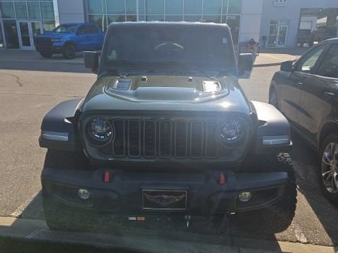 Used 2024 Jeep Wrangler Unlimited Rubicon w/ XTREMEE 35" Tire Package AWD/4WD image 7