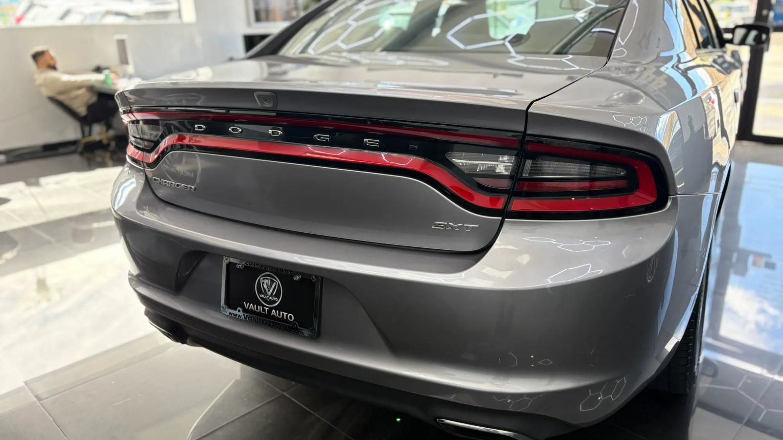 Used 2016 Dodge Charger SXT w/ Navigation & Travel Group RWD image 4