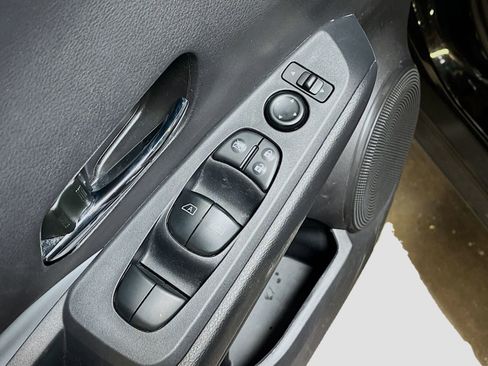 Used 2024 Nissan Kicks SR w/ SR Premium Package FWD image 17