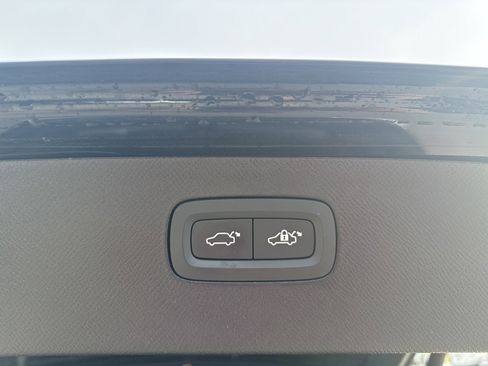 Certified 2025 Volvo XC90 B6 Plus image 8