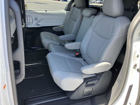 New 2026 Toyota Sienna XLE FWD image 10