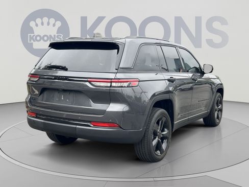 Used 2024 Jeep Grand Cherokee Laredo AWD/4WD image 7