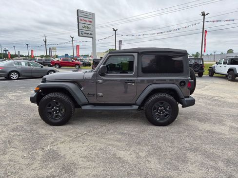 Used 2022 Jeep Wrangler Sport AWD/4WD image 6