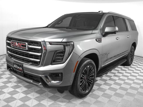 Used 2025 GMC Yukon XL Elevation w/ Elevation Premium Package AWD/4WD image 7