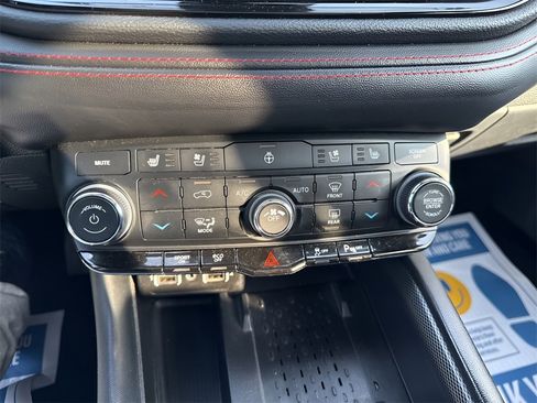 Used 2025 Dodge Durango R/T image 28