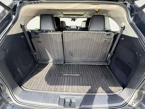 Used 2023 Toyota Highlander Platinum FWD image 11