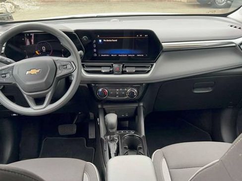 Used 2024 Chevrolet TrailBlazer LT AWD/4WD image 26