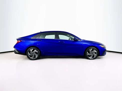 Used 2025 Hyundai Elantra SEL FWD image 10