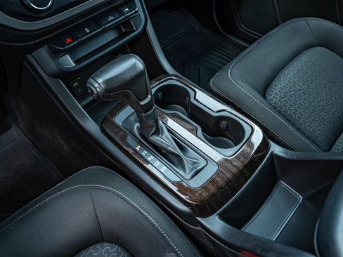 Used 2015 GMC Canyon SLE RWD image 29