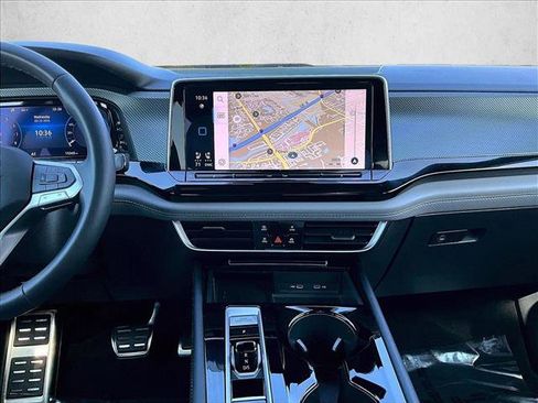 Used 2024 Volkswagen Atlas Cross Sport SEL R-Line image 8