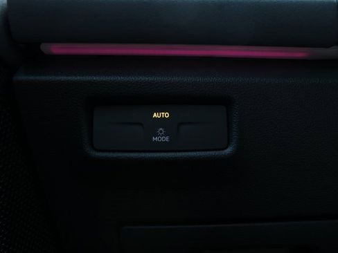 New 2025 Volkswagen Tiguan SE R-Line image 20