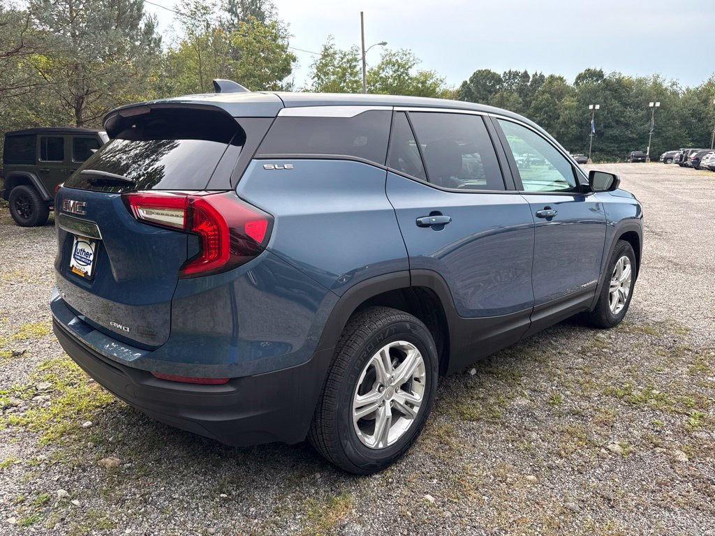 Used 2024 GMC Terrain SLE AWD/4WD image 8