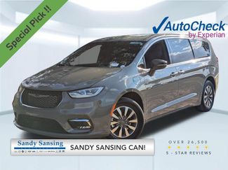 Used 2025 Chrysler Pacifica Select FWD video 1