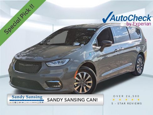 Used 2025 Chrysler Pacifica Select FWD image 1