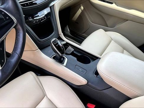 Used 2017 Cadillac XT5 FWD image 14