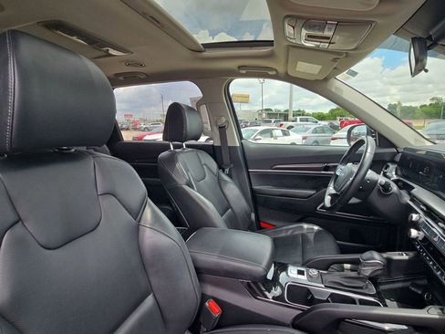 Used 2025 Kia Telluride S FWD image 29