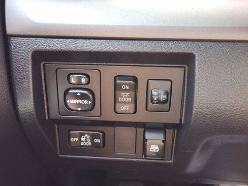 Used 2015 Toyota Tundra SR5 w/ SR5 Upgrade Package RWD image 24