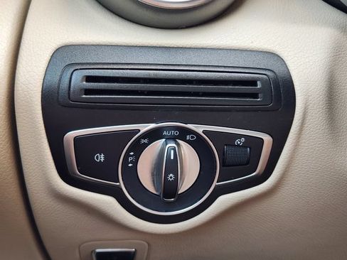 Used 2019 Mercedes-Benz GLC 300 image 23
