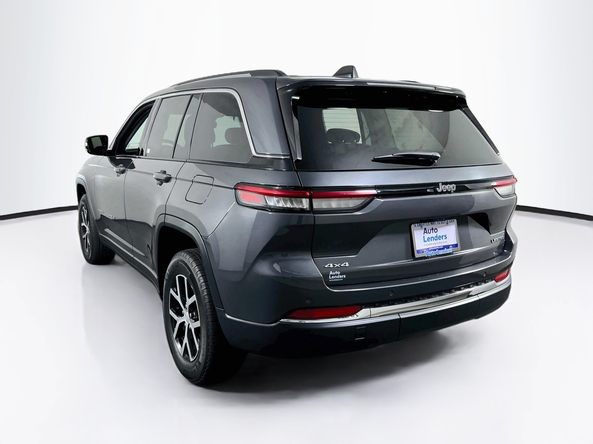 Used 2023 Jeep Grand Cherokee Limited AWD/4WD image 7