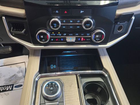 Used 2024 Ford Expedition Limited image 20