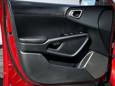 Used 2022 Kia Soul S FWD image 18