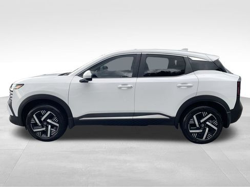 Used 2025 Nissan Kicks SV FWD image 2