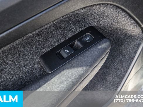 Used 2022 Volvo XC40 P8 Recharge Ultimate image 58